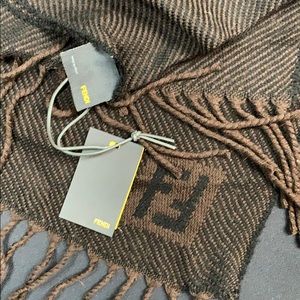 Fendi scarf. Wool. NWT